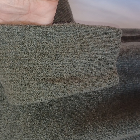 Old Navy Ribbed Crewneck long sleeve sweater, Green/Olive/khaki, Size M - Picture 3 of 6